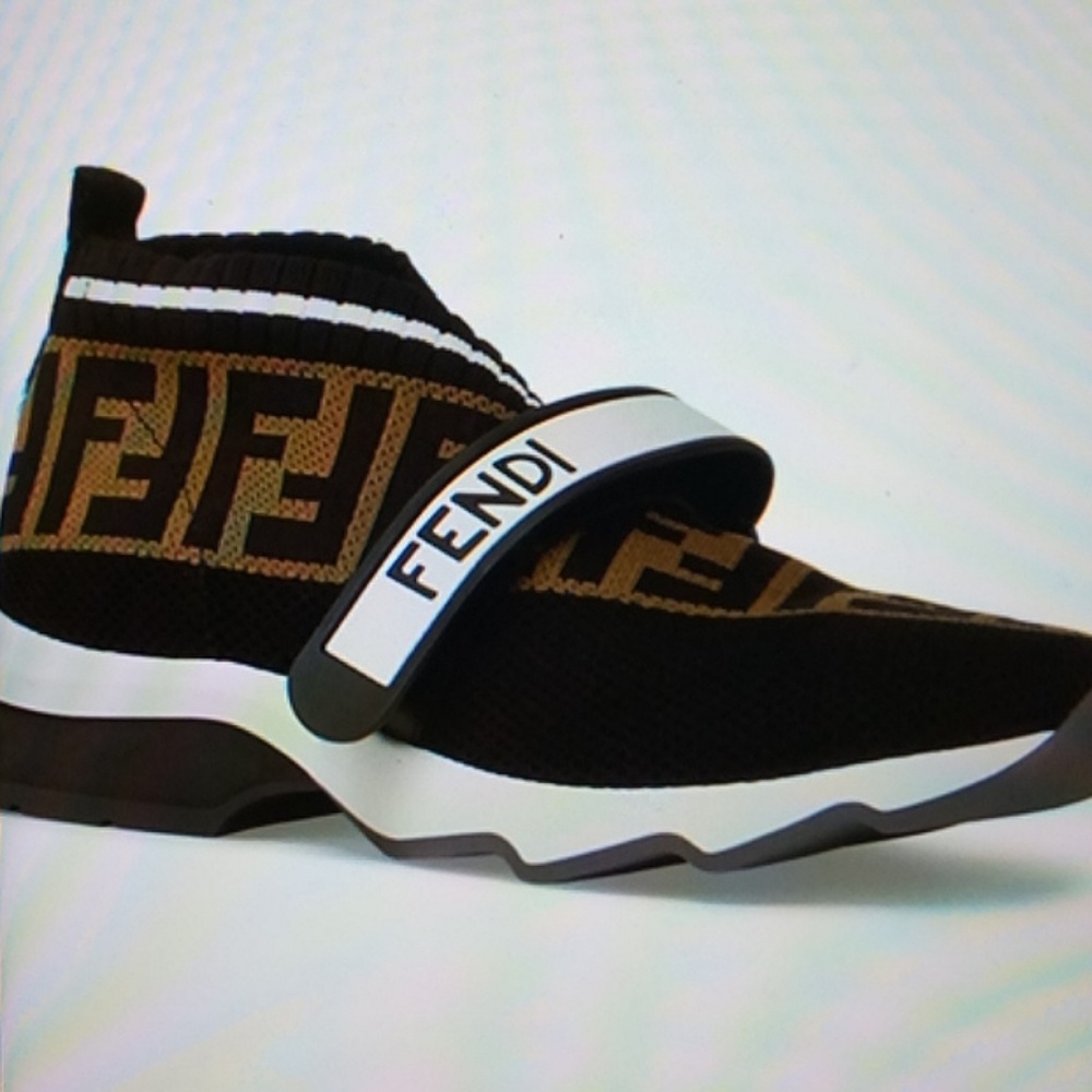 Meet your Posher, Rowena